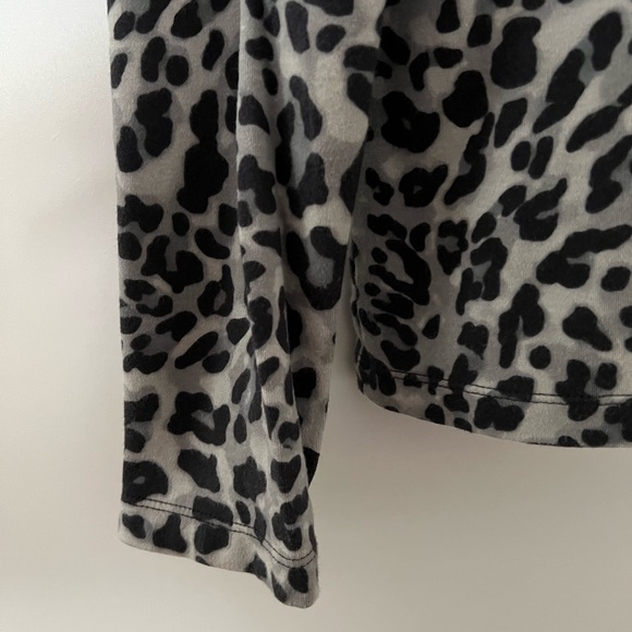 Jones New York Sport Animal Print Long Sleeve Pullover Shirt Size M - Picture 9 of 9